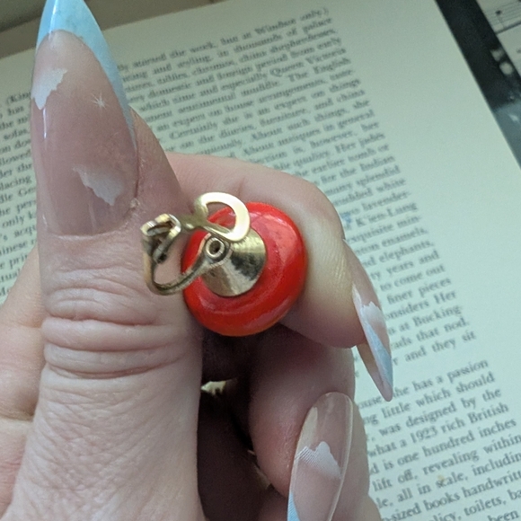 Elegant Orange Stud Earrings - Picture 3 of 6